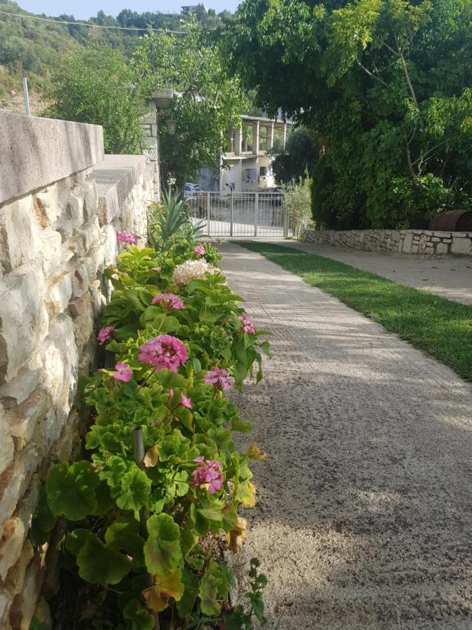 Spyridoula'S Guest House Himare Ngoại thất bức ảnh